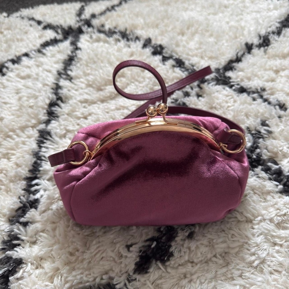 Lauren Conrad Pink Velvet Kiss Lock Crossbody Bag Gold Hardware Purse - Picture 2 of 3
